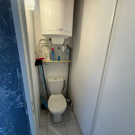 Apartment T2 Au Cap D'agde Avec Piscine, Parking Proche Plages - Fr-1-749-77 Agde