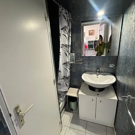 T2 Au Cap D'agde Avec Piscine, Parking Proche Plages - Fr-1-749-77 Appartement Agde